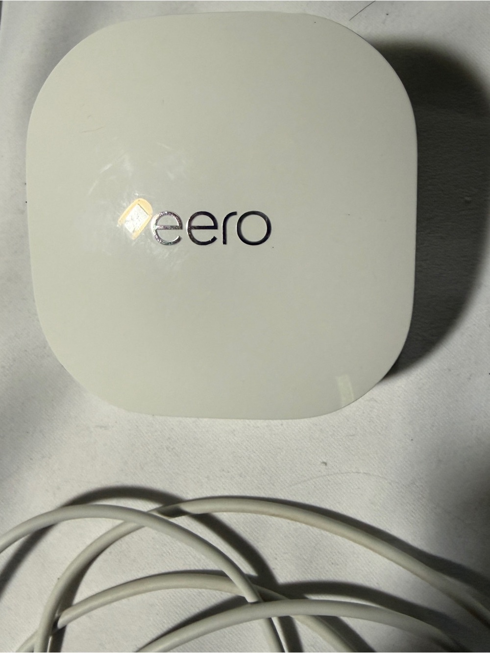 eero White Mesh Wi‑Fi Router Base - Picture 2 of 3